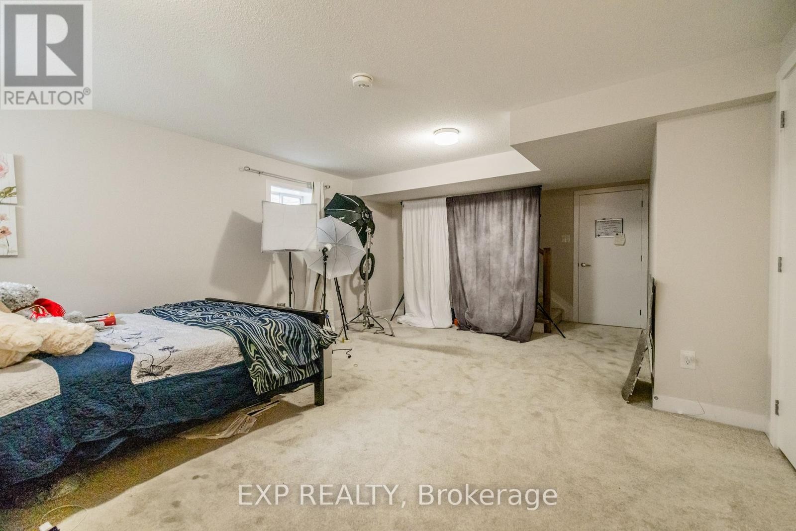 












307 CANADENSIS LANE

,
Ottawa,




Ontario
K2J6X8

