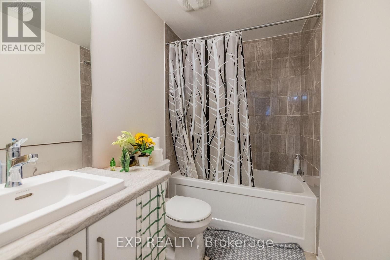 












307 CANADENSIS LANE

,
Ottawa,




Ontario
K2J6X8


