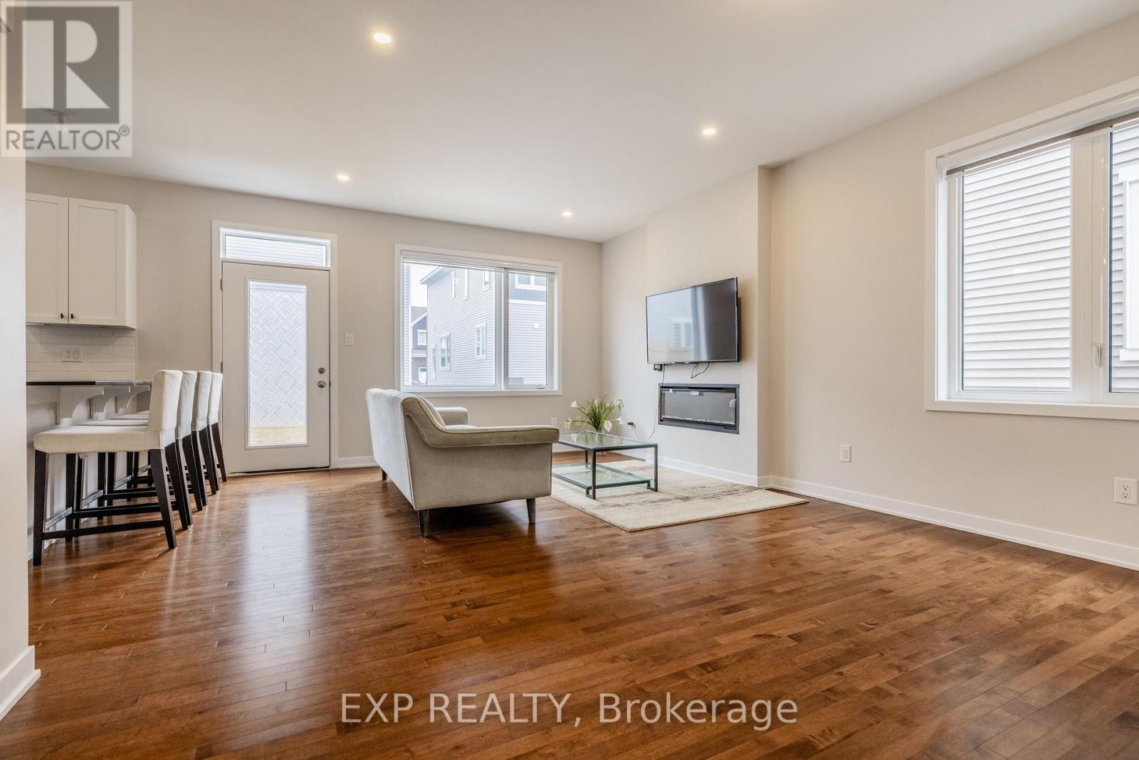 












307 CANADENSIS LANE

,
Ottawa,




Ontario
K2J6X8

