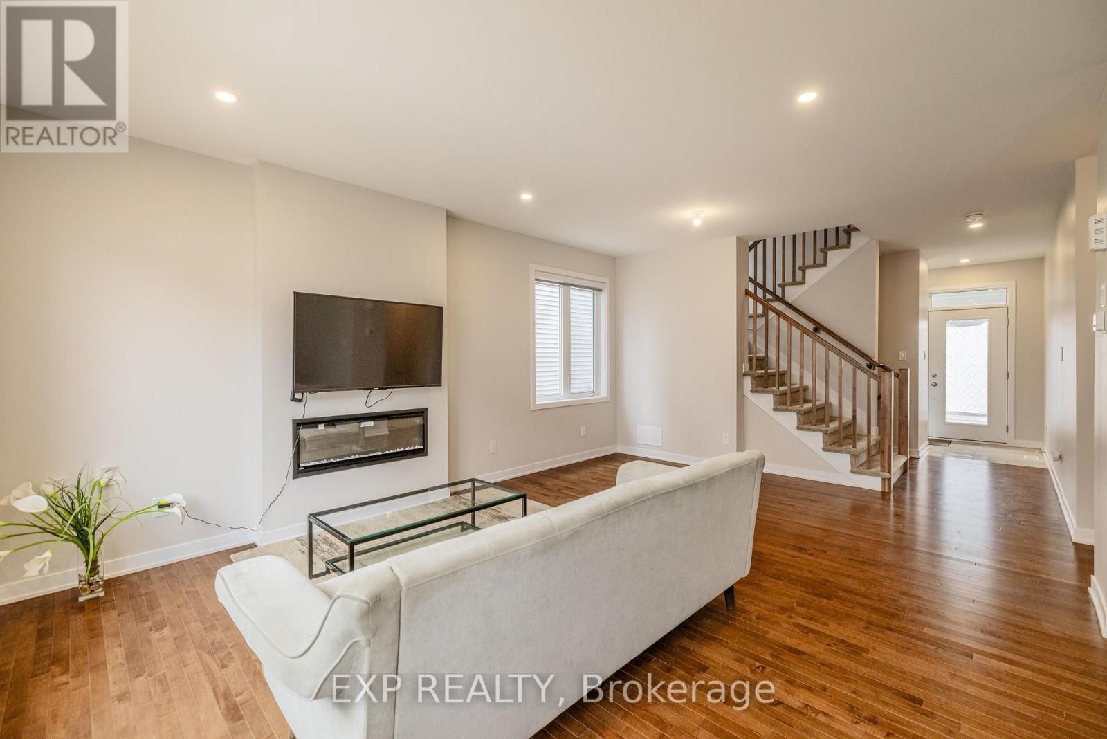












307 CANADENSIS LANE

,
Ottawa,




Ontario
K2J6X8


