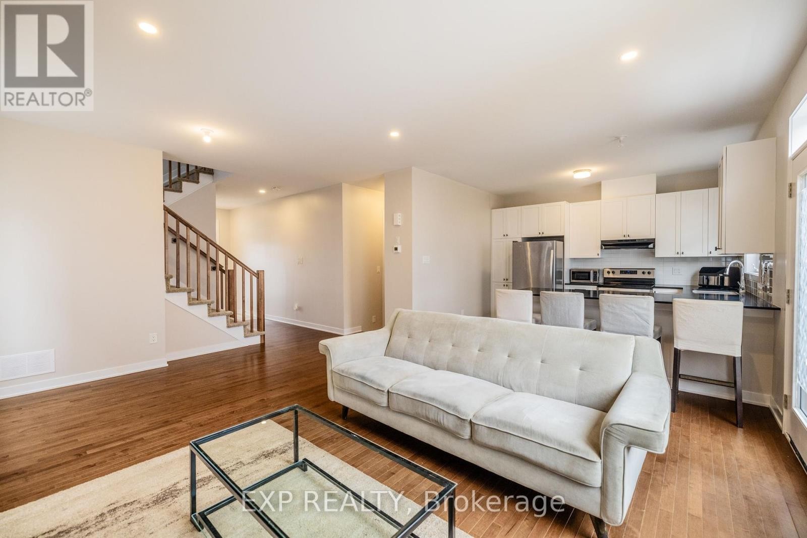 












307 CANADENSIS LANE

,
Ottawa,




Ontario
K2J6X8

