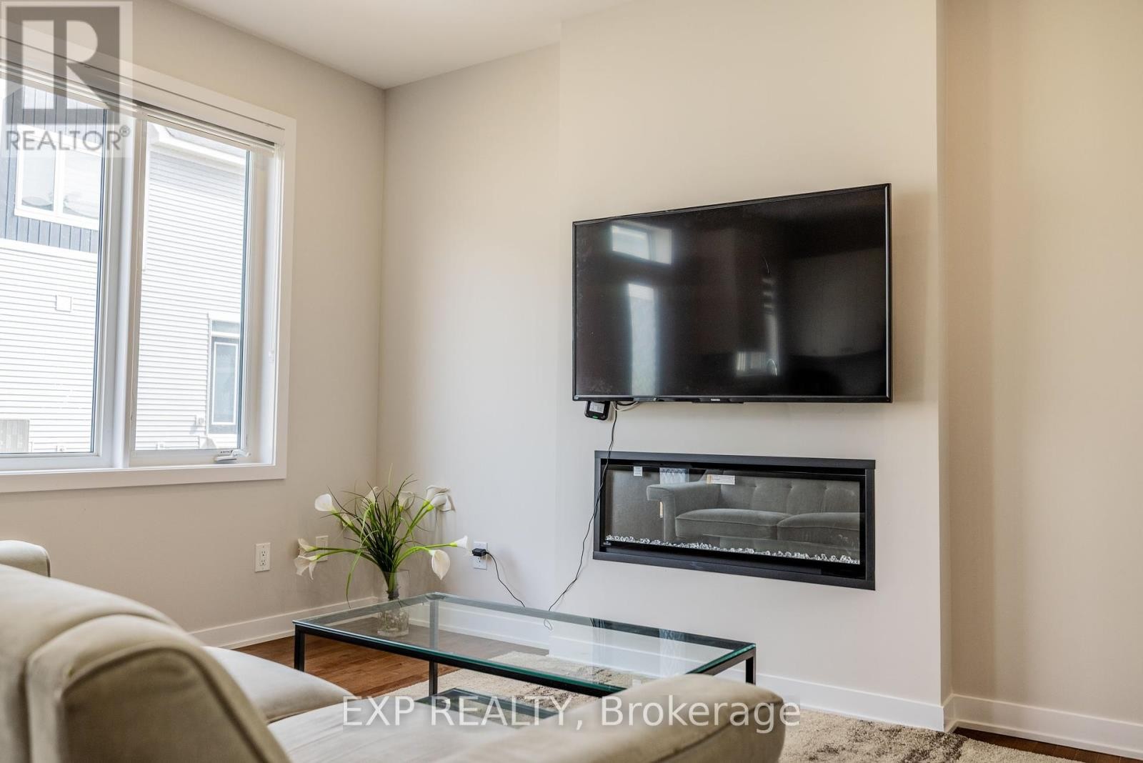 












307 CANADENSIS LANE

,
Ottawa,




Ontario
K2J6X8

