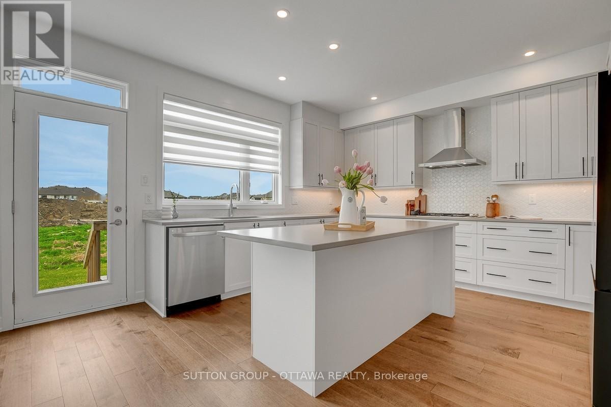 












908 DUXBURY LANE

,
Ottawa,




Ontario
K4M0M3

