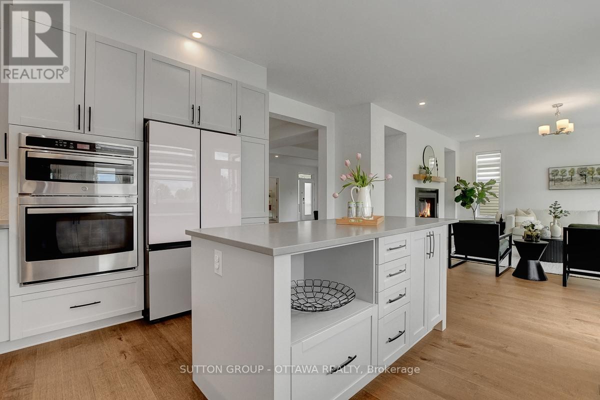 












908 DUXBURY LANE

,
Ottawa,




Ontario
K4M0M3

