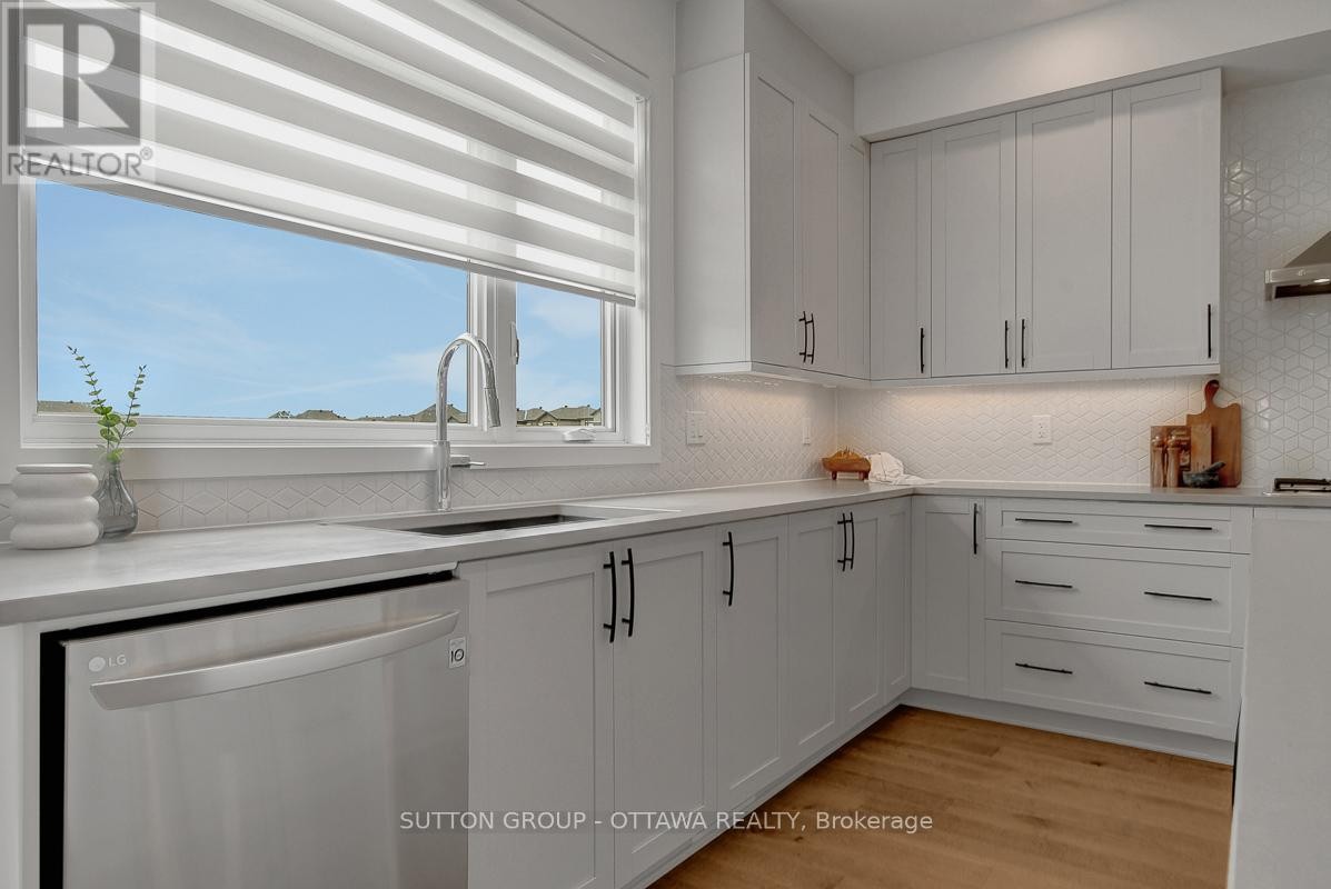 












908 DUXBURY LANE

,
Ottawa,




Ontario
K4M0M3

