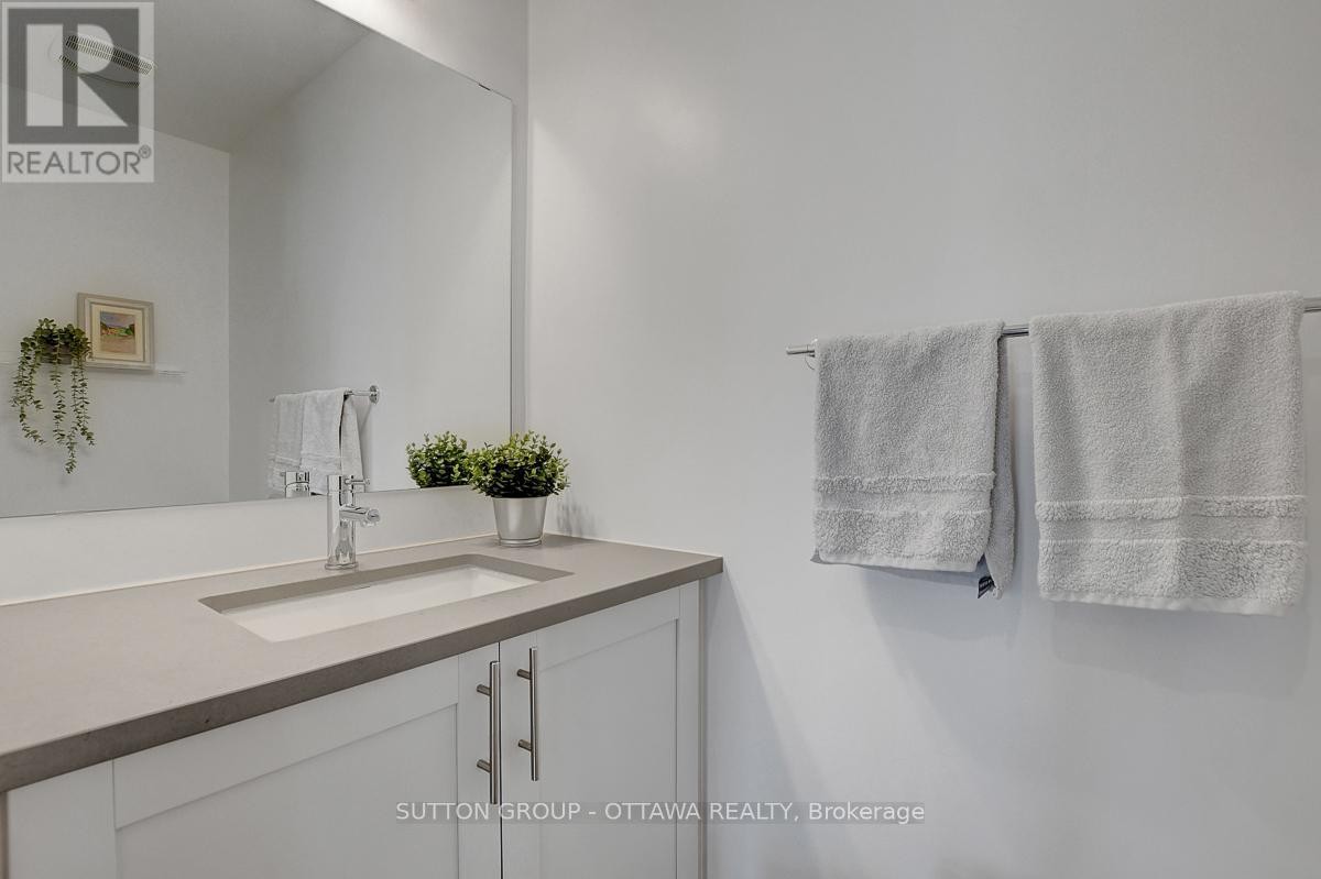 












908 DUXBURY LANE

,
Ottawa,




Ontario
K4M0M3

