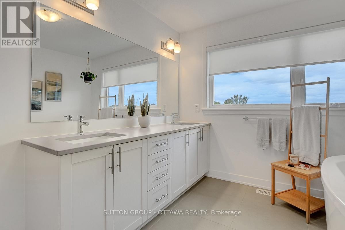 












908 DUXBURY LANE

,
Ottawa,




Ontario
K4M0M3

