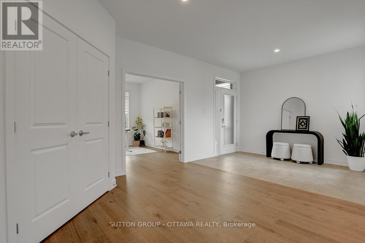 












908 DUXBURY LANE

,
Ottawa,




Ontario
K4M0M3

