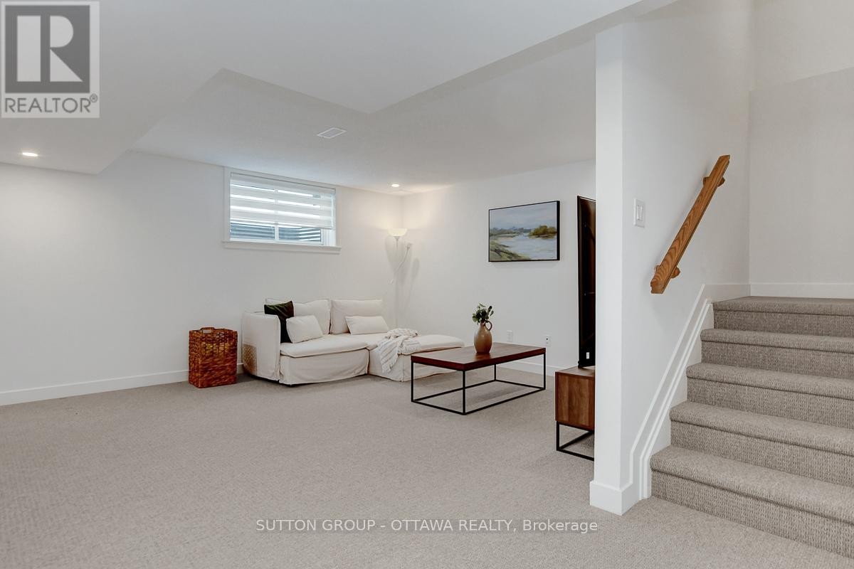 












908 DUXBURY LANE

,
Ottawa,




Ontario
K4M0M3

