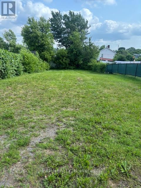 












188 REGENT STREET

,
Hawkesbury,




Ontario
K6A1E8

