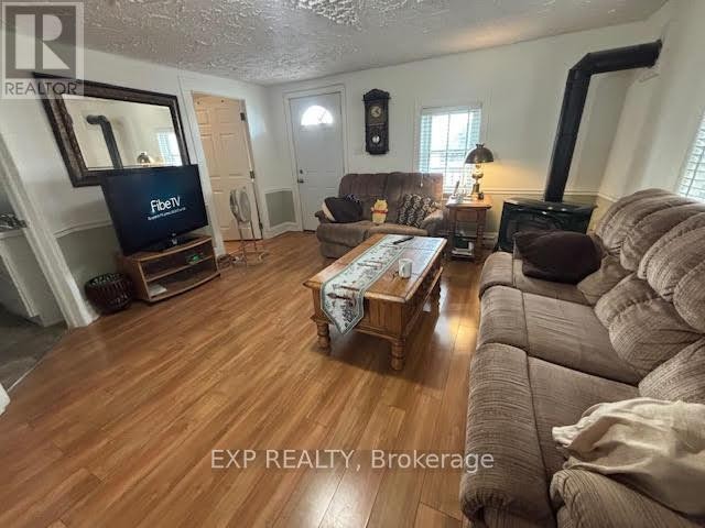 












188 REGENT STREET

,
Hawkesbury,




Ontario
K6A1E8

