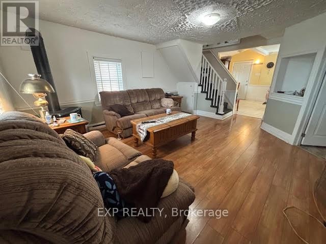 












188 REGENT STREET

,
Hawkesbury,




Ontario
K6A1E8

