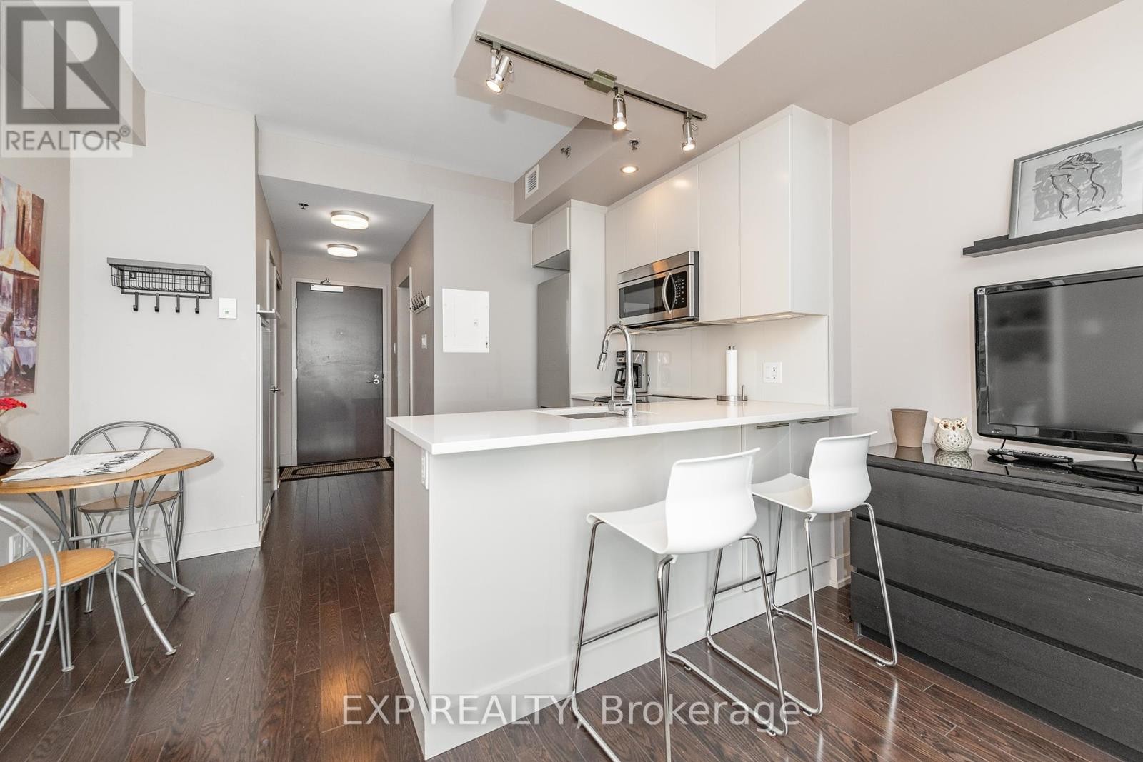 












303 - 108 RICHMOND ROAD

,
Ottawa,




Ontario
K1Z0B3

