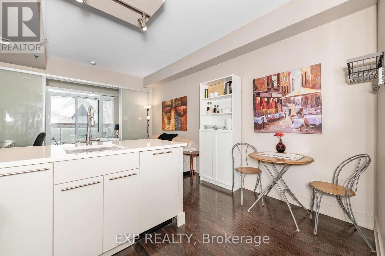 












303 - 108 RICHMOND ROAD

,
Ottawa,




Ontario
K1Z0B3

