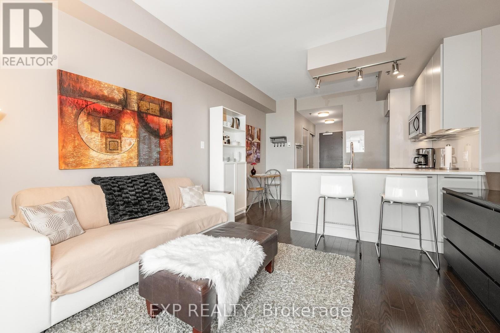 












303 - 108 RICHMOND ROAD

,
Ottawa,




Ontario
K1Z0B3

