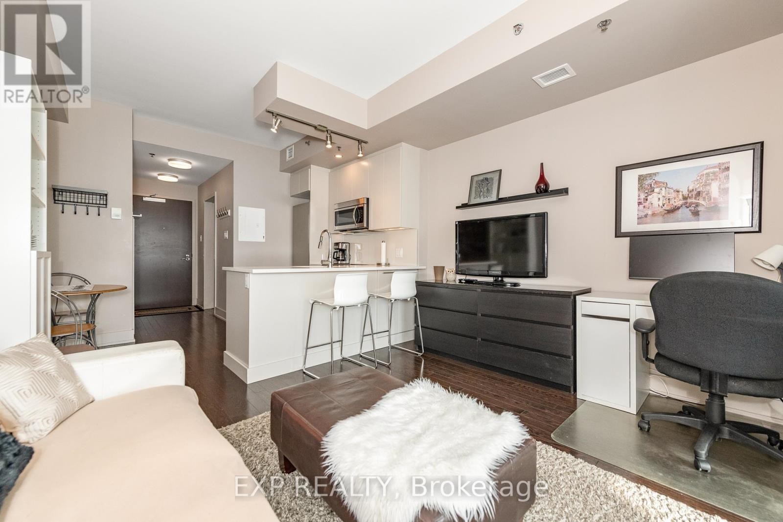 












303 - 108 RICHMOND ROAD

,
Ottawa,




Ontario
K1Z0B3

