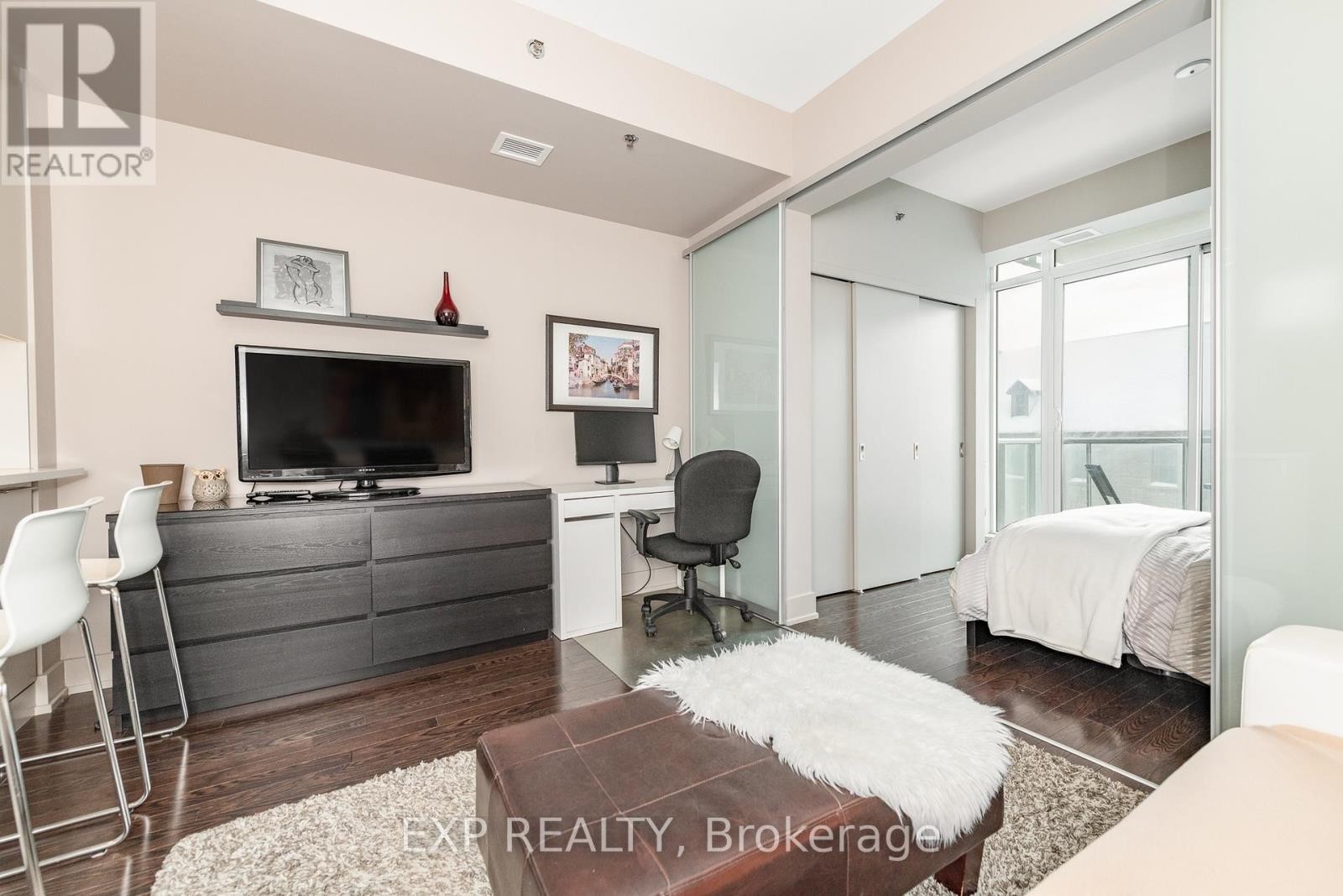 












303 - 108 RICHMOND ROAD

,
Ottawa,




Ontario
K1Z0B3

