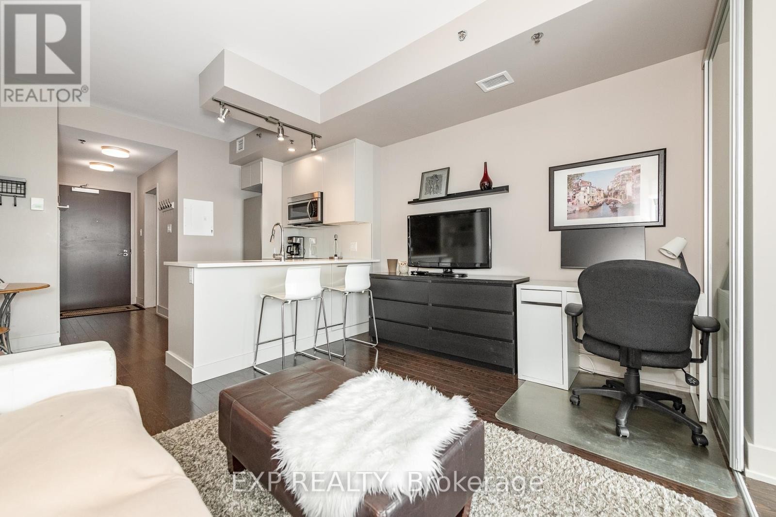 












303 - 108 RICHMOND ROAD

,
Ottawa,




Ontario
K1Z0B3

