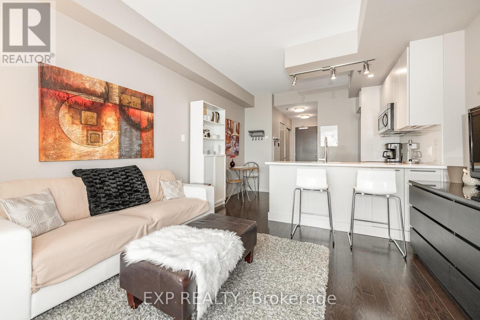 












303 - 108 RICHMOND ROAD

,
Ottawa,




Ontario
K1Z0B3

