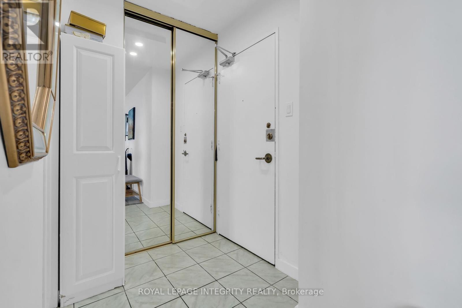 












1406 - 2625 REGINA STREET

,
Ottawa,




Ontario
K2B5W8

