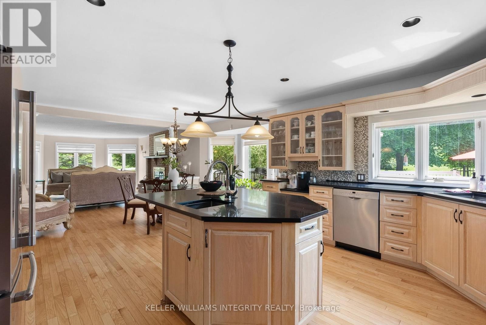 












22 MARCHBROOK CIRCLE

,
Ottawa,




Ontario
K2W1A1

