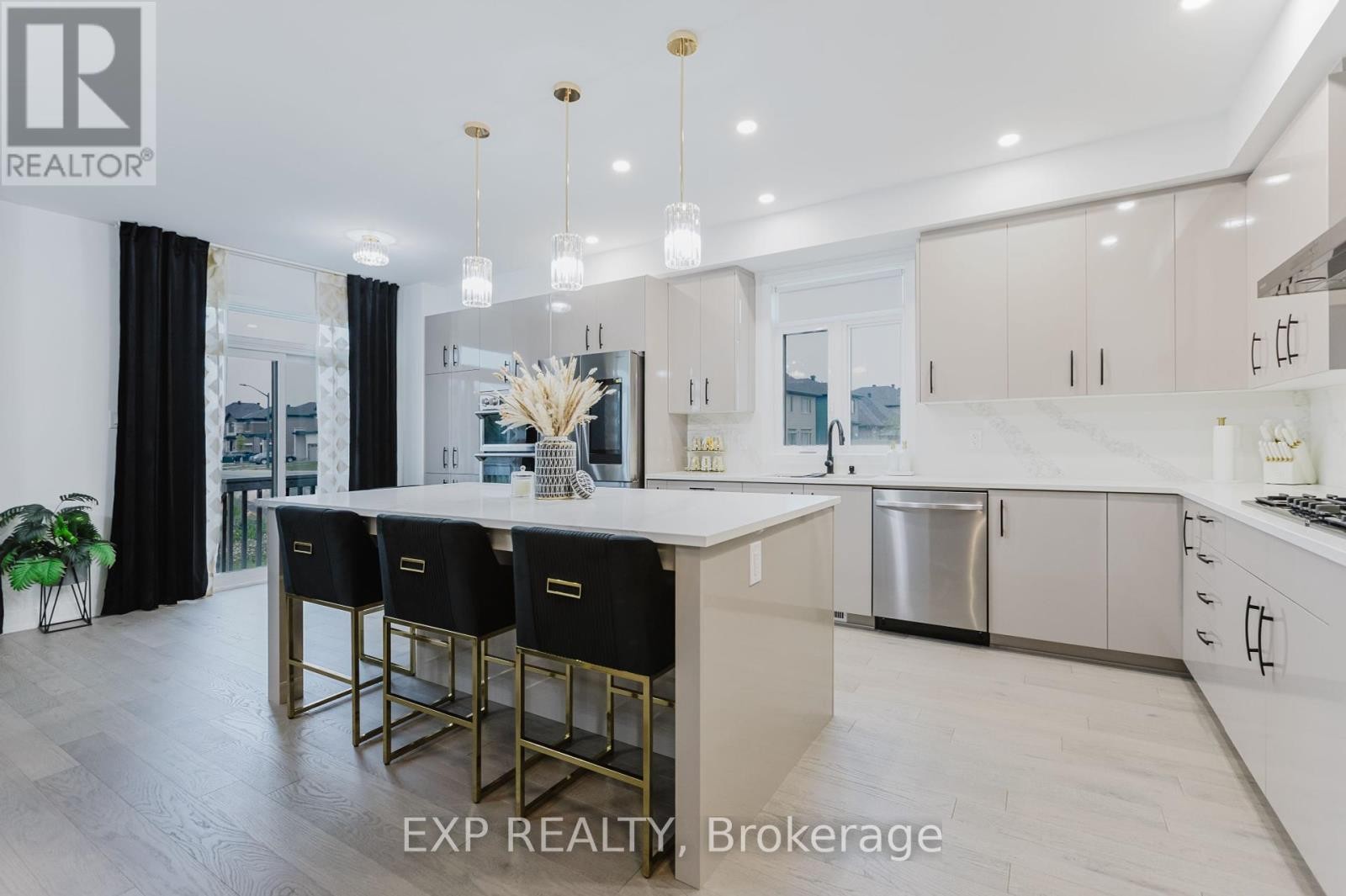 












900 DUXBURY LANE

,
Ottawa,




Ontario
K4M0M3

