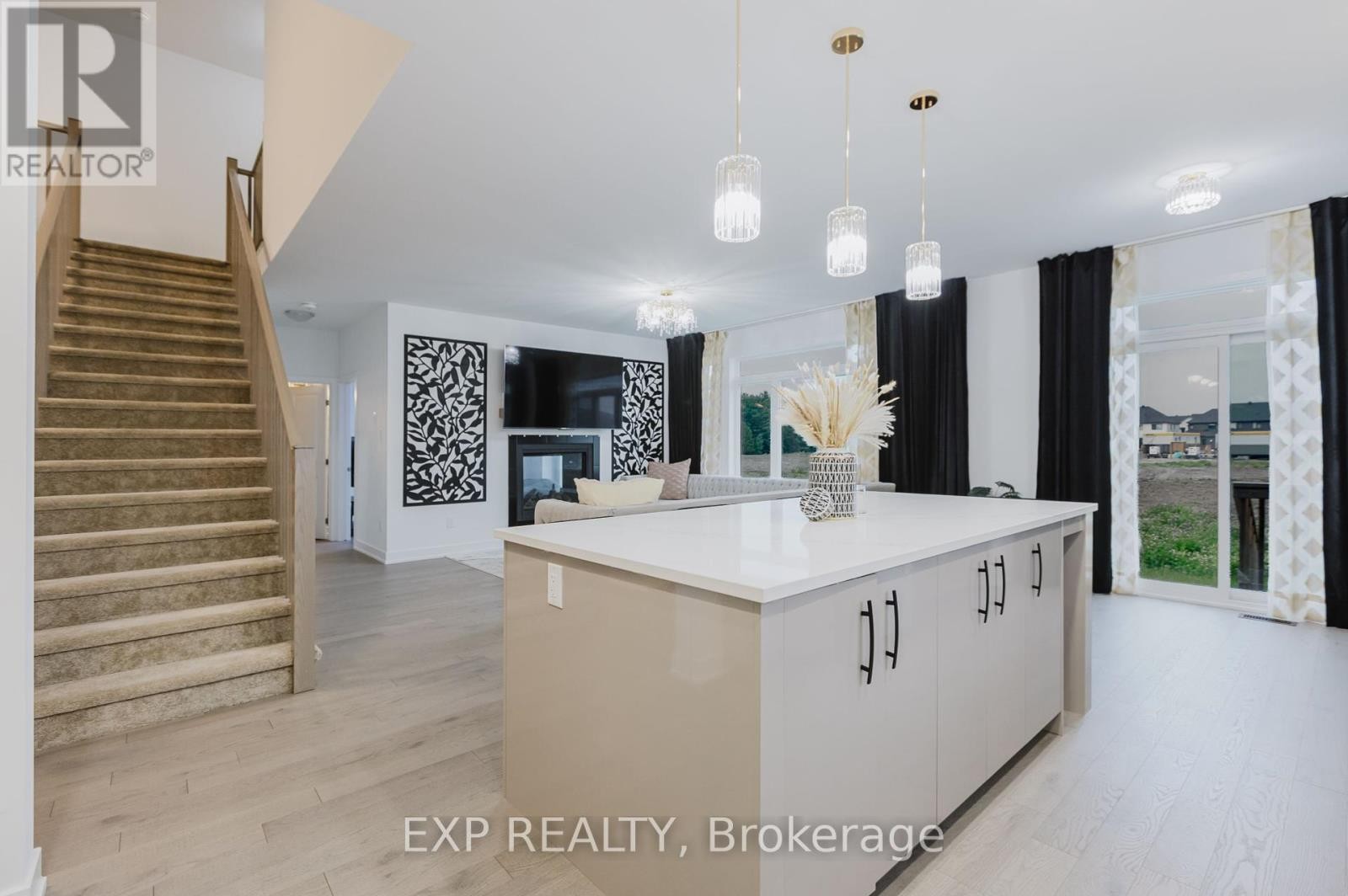 












900 DUXBURY LANE

,
Ottawa,




Ontario
K4M0M3

