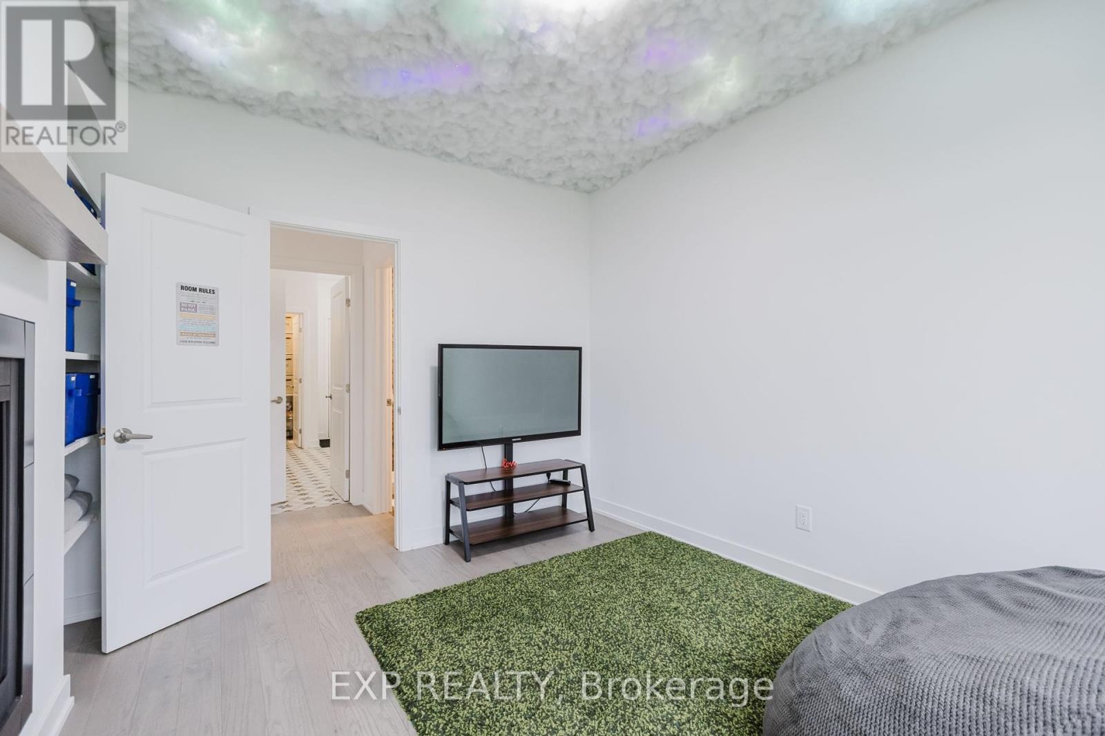 












900 DUXBURY LANE

,
Ottawa,




Ontario
K4M0M3

