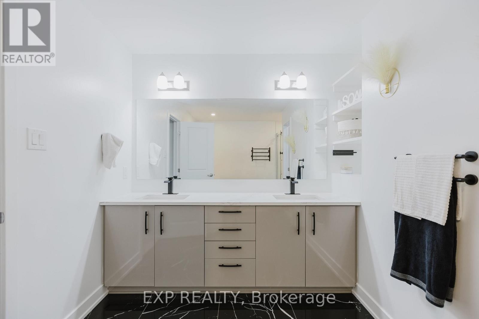 












900 DUXBURY LANE

,
Ottawa,




Ontario
K4M0M3

