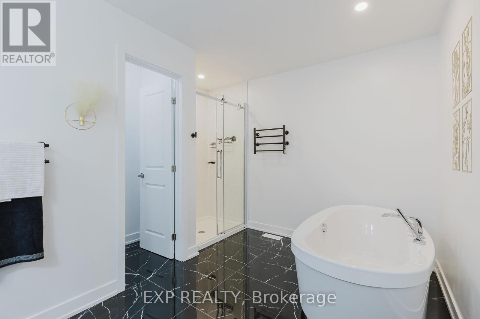












900 DUXBURY LANE

,
Ottawa,




Ontario
K4M0M3


