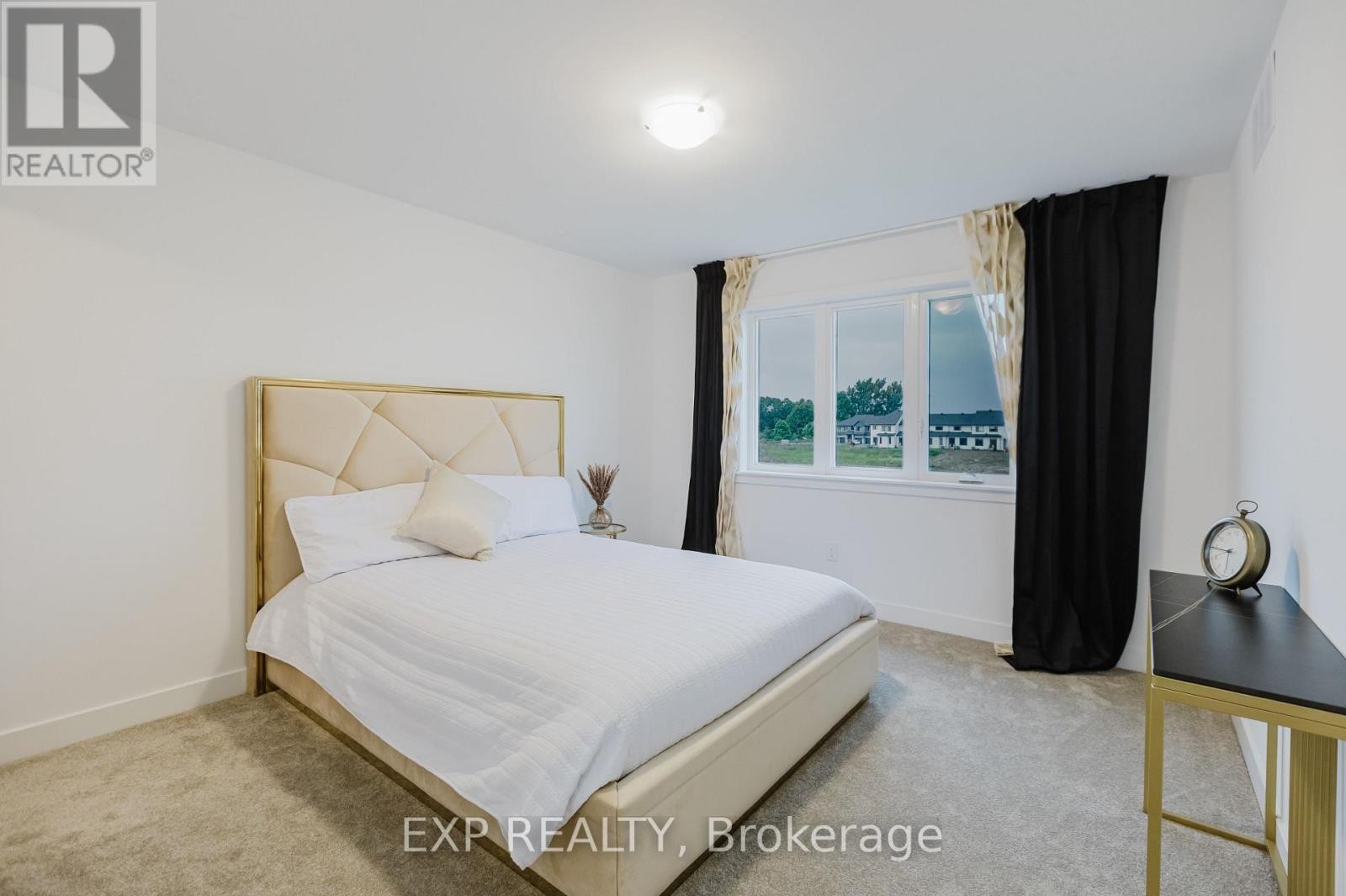 












900 DUXBURY LANE

,
Ottawa,




Ontario
K4M0M3

