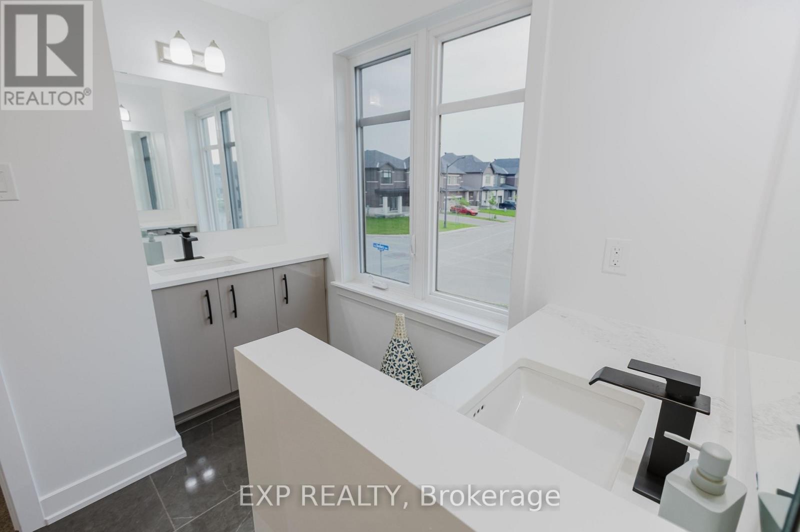 












900 DUXBURY LANE

,
Ottawa,




Ontario
K4M0M3

