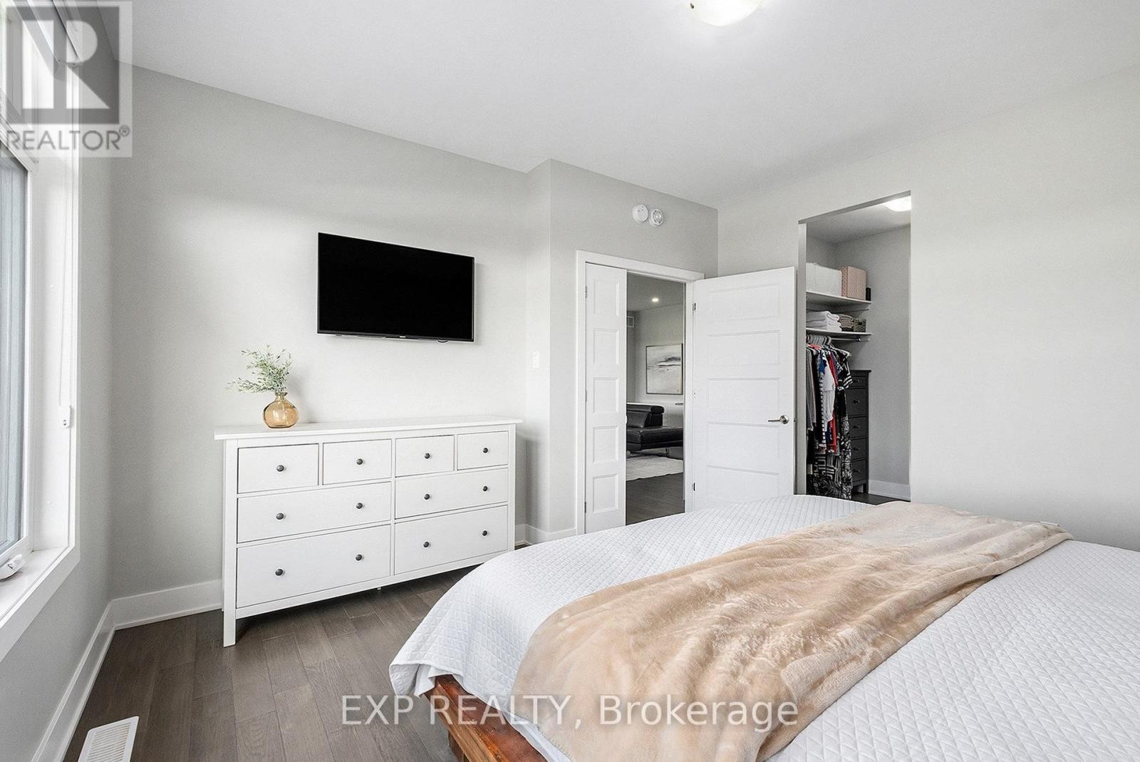












400 CENTRAL PARK BOULEVARD

,
Russell,




Ontario
K4R0C6

