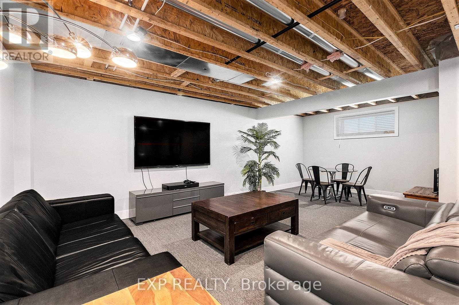












400 CENTRAL PARK BOULEVARD

,
Russell,




Ontario
K4R0C6

