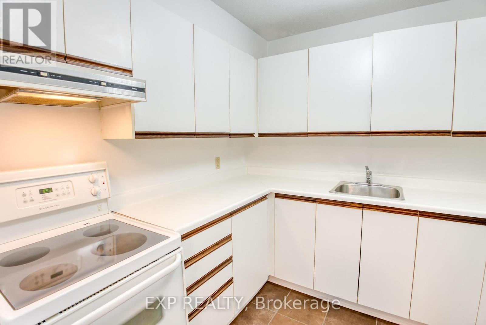 












204 - 475 LAURIER AVENUE W

,
Ottawa,




Ontario
K1R7X1

