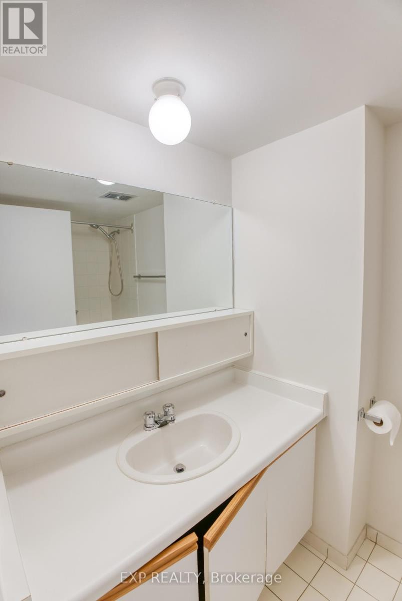 












204 - 475 LAURIER AVENUE W

,
Ottawa,




Ontario
K1R7X1

