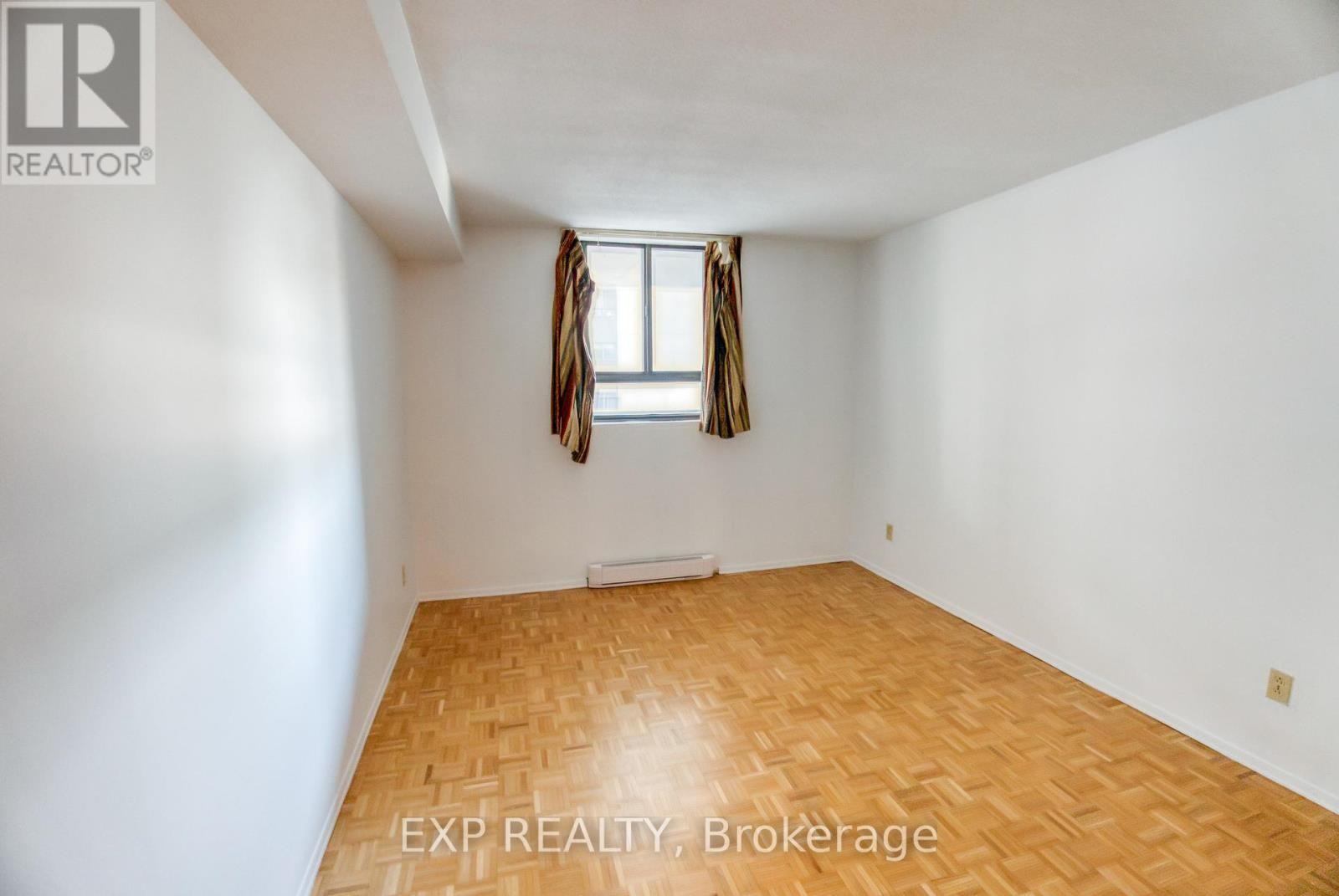 












204 - 475 LAURIER AVENUE W

,
Ottawa,




Ontario
K1R7X1

