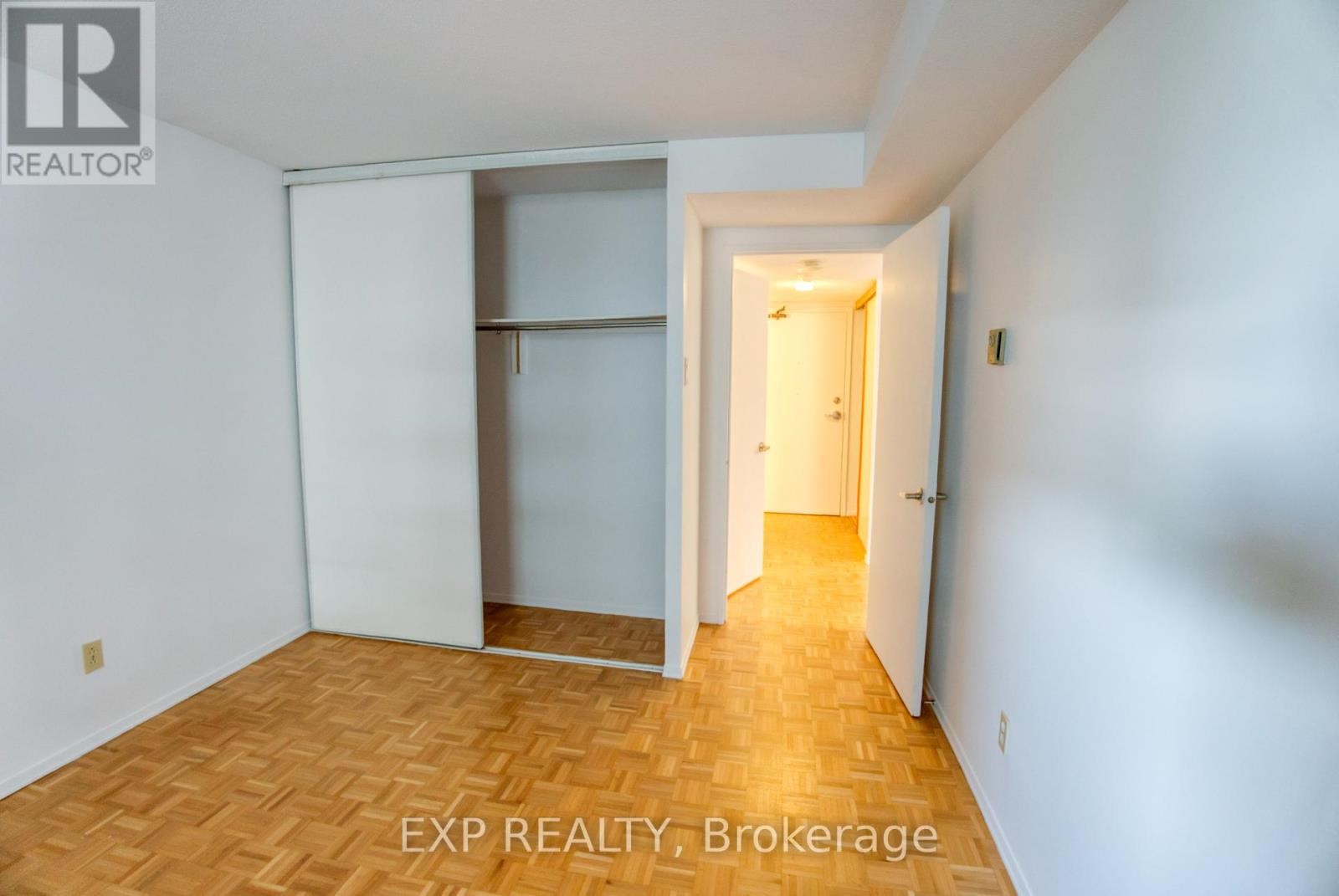 












204 - 475 LAURIER AVENUE W

,
Ottawa,




Ontario
K1R7X1

