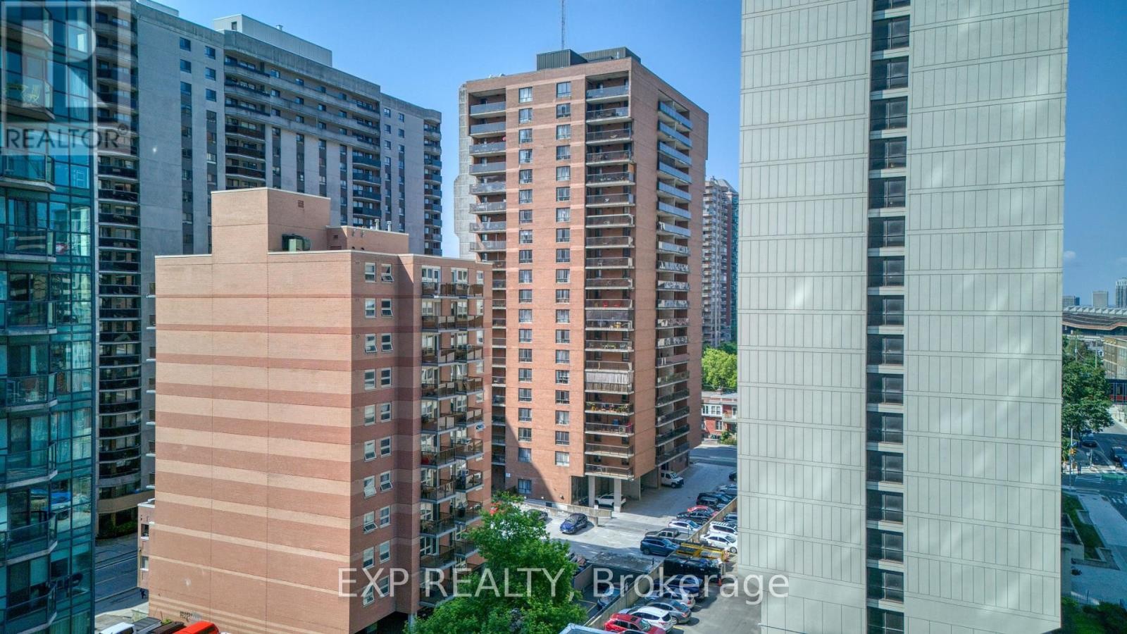 












204 - 475 LAURIER AVENUE W

,
Ottawa,




Ontario
K1R7X1

