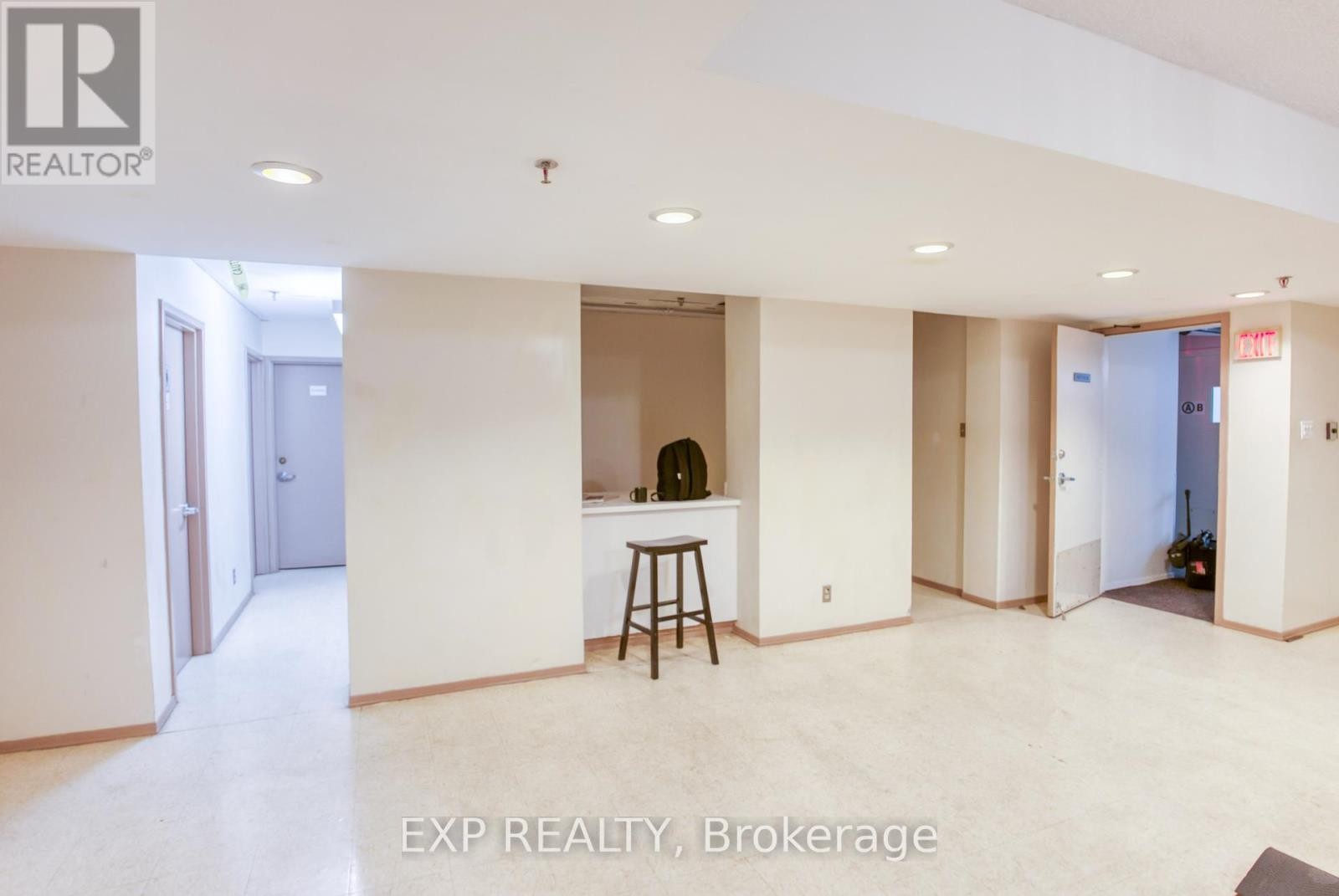 












204 - 475 LAURIER AVENUE W

,
Ottawa,




Ontario
K1R7X1

