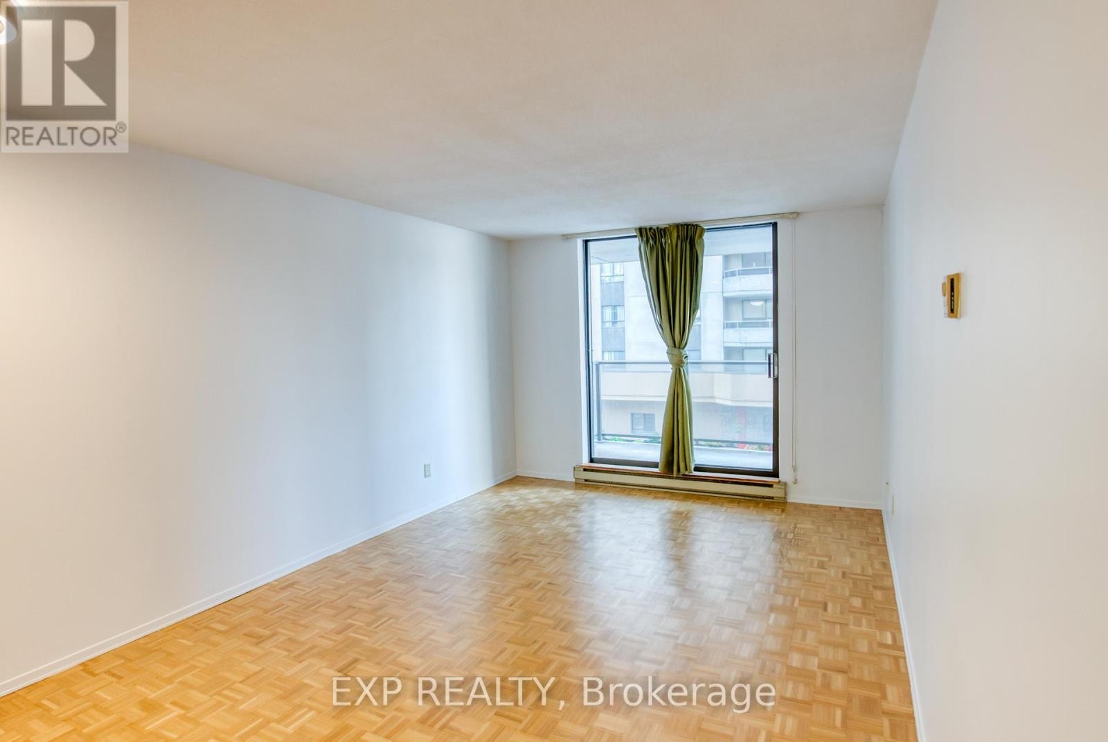 












204 - 475 LAURIER AVENUE W

,
Ottawa,




Ontario
K1R7X1

