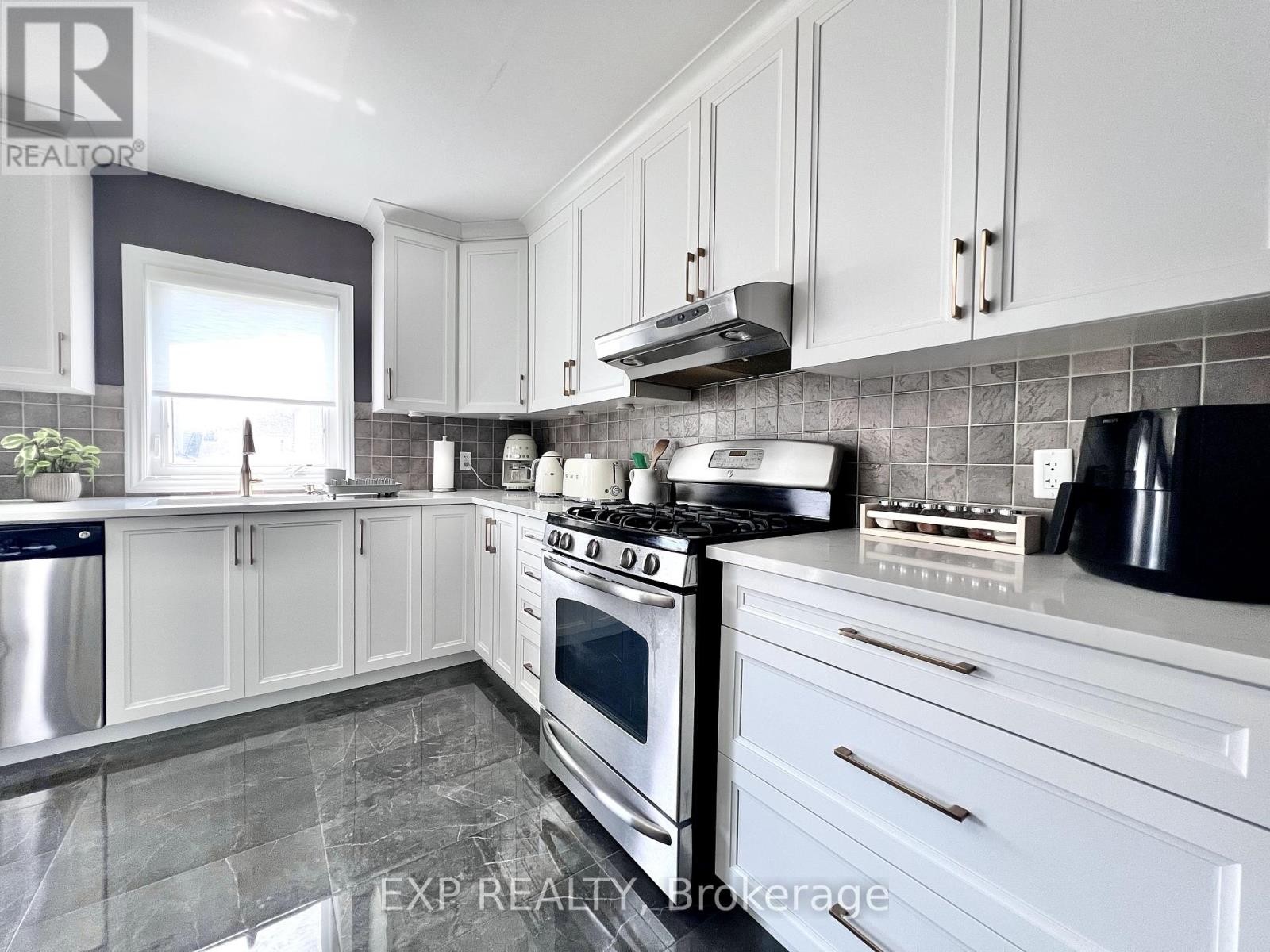












700 BEATRICE DRIVE

,
Ottawa,




Ontario
K2J0H2

