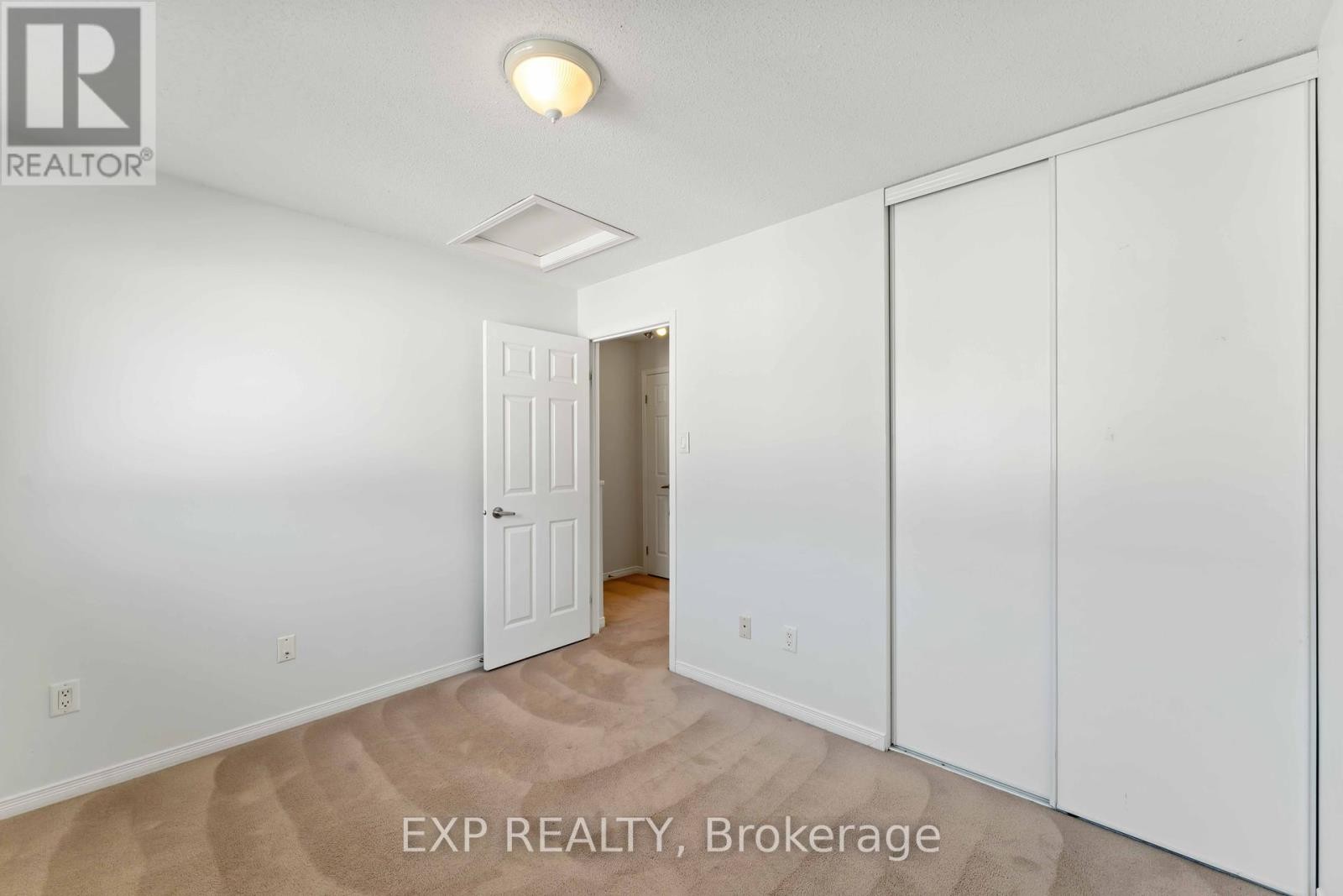 












21 YORKVILLE STREET

,
Ottawa,




Ontario
K2C4B6

