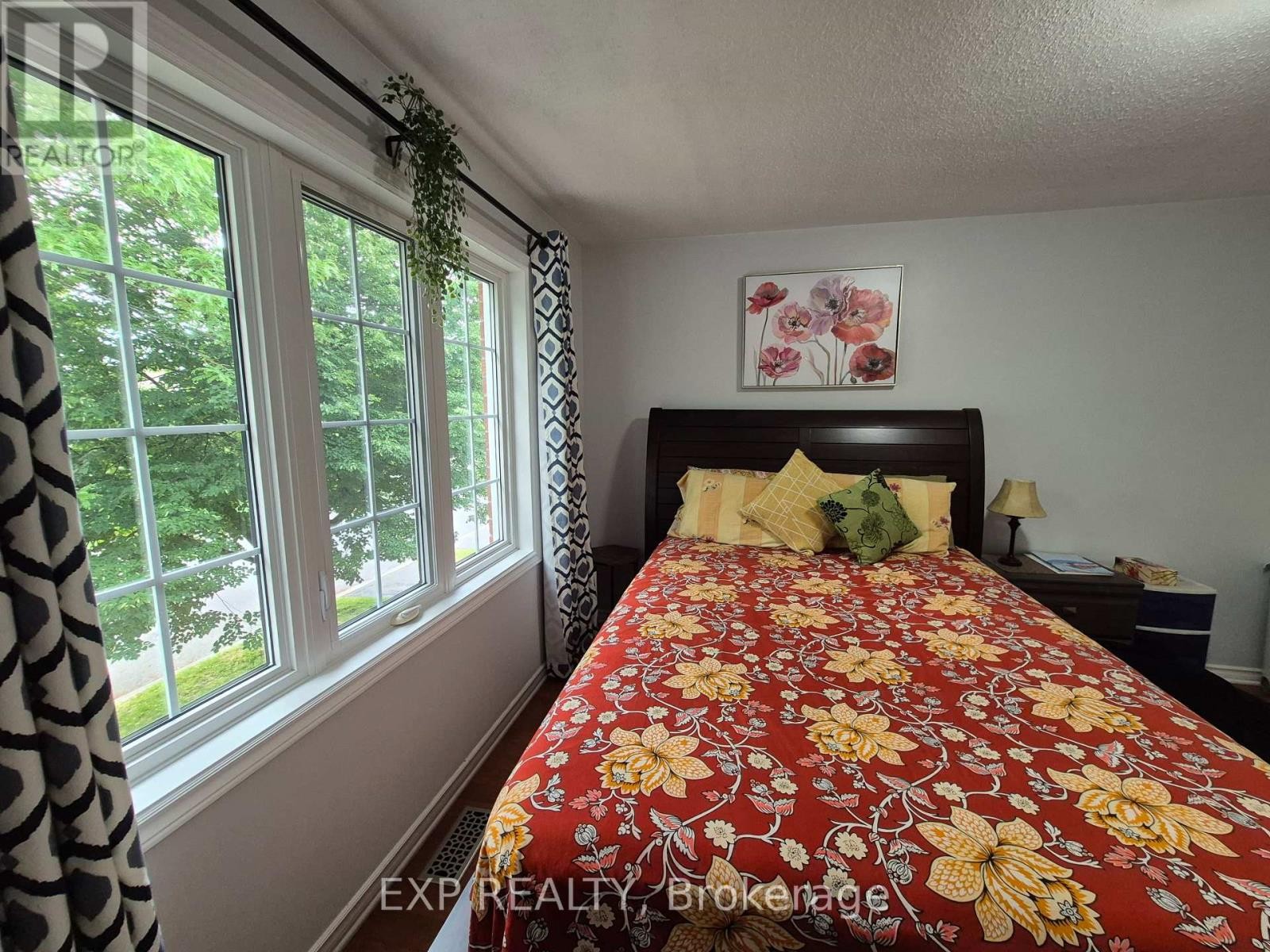 












192 WINDHURST DRIVE

,
Ottawa,




Ontario
K2G6J4

