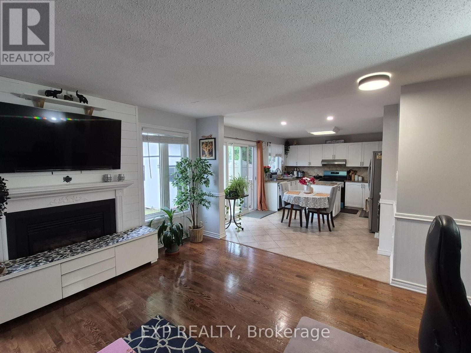 












192 WINDHURST DRIVE

,
Ottawa,




Ontario
K2G6J4

