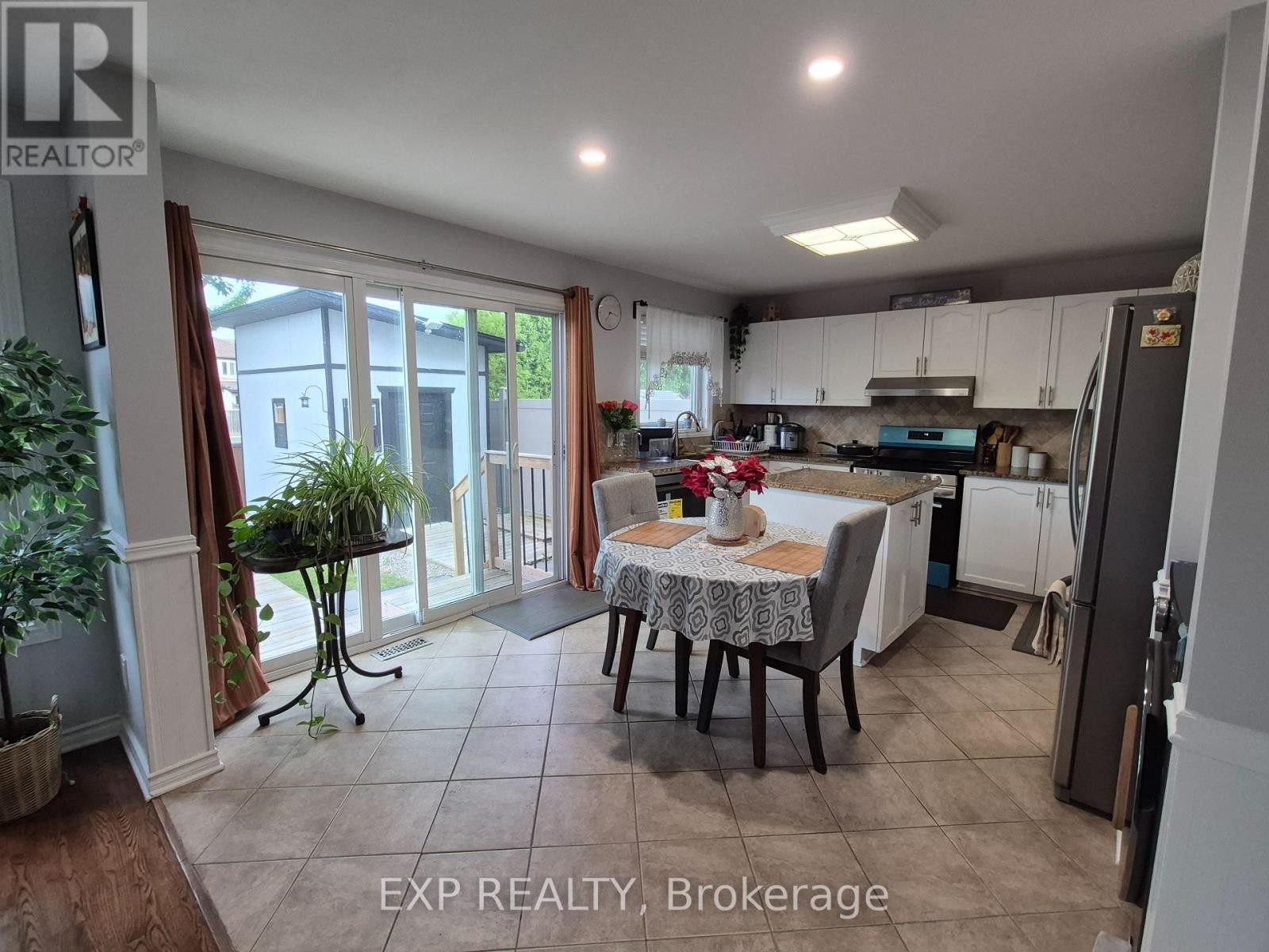 












192 WINDHURST DRIVE

,
Ottawa,




Ontario
K2G6J4

