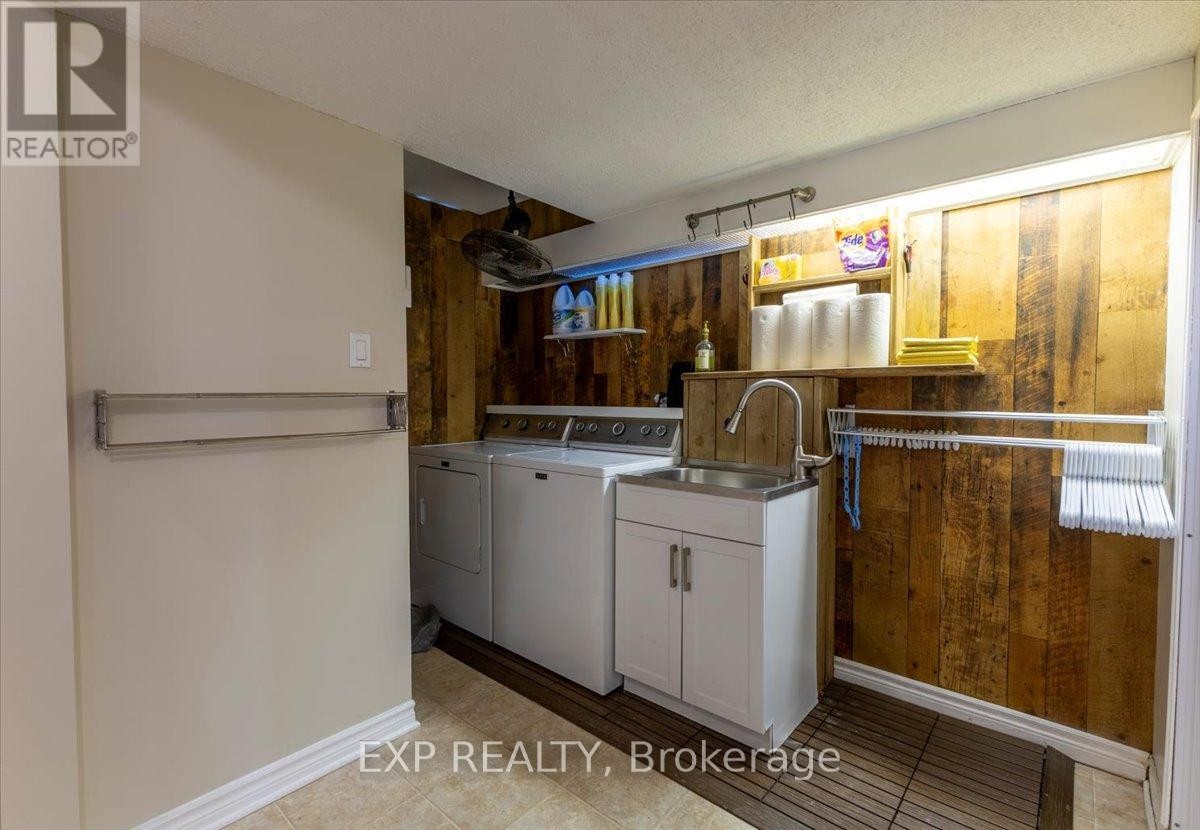 












3065 UPLANDS DRIVE

,
Ottawa,




Ontario
K1V9X7

