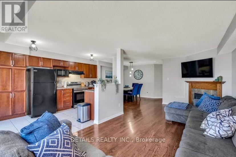 












303 BRIGITTA STREET

,
Ottawa,




Ontario
K2S0H8

