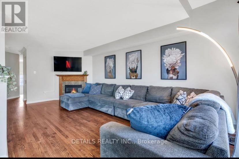 












303 BRIGITTA STREET

,
Ottawa,




Ontario
K2S0H8

