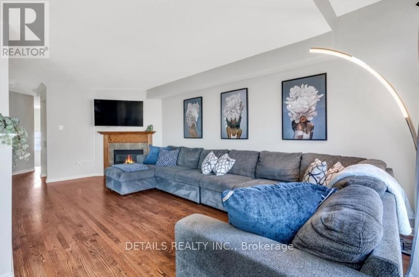 












303 BRIGITTA STREET

,
Ottawa,




Ontario
K2S0H8

